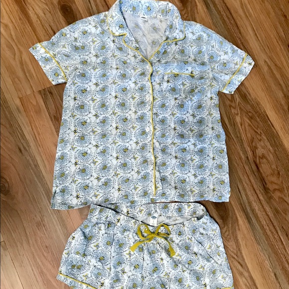 Summer Floral pajama set! 🫶🏼 ❤️ Shorts and short-sleeved pajamas size small - Picture 3 of 7
